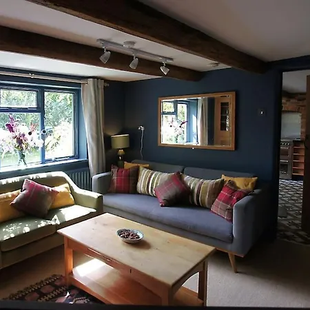 Cozy Cottage Overlooking Fields, Upwell Exterior photo