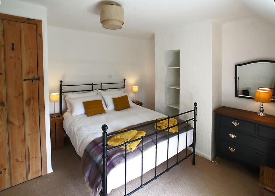 Cozy Overlooking Fields, Upwell