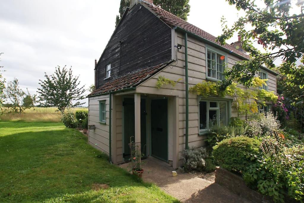 Holiday home Cozy Overlooking Fields, Upwell